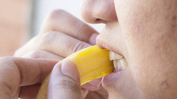 Відбілювання зубів банановою шкіркою: ефект, відгуки » журнал здоров'я iHealth 