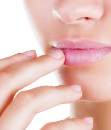 Заеды в уголках губ: причины возникновения и лечение