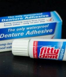 Крем Фиттидент для фиксации зубных протезов