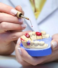 Перебазировка съемного зубного протеза